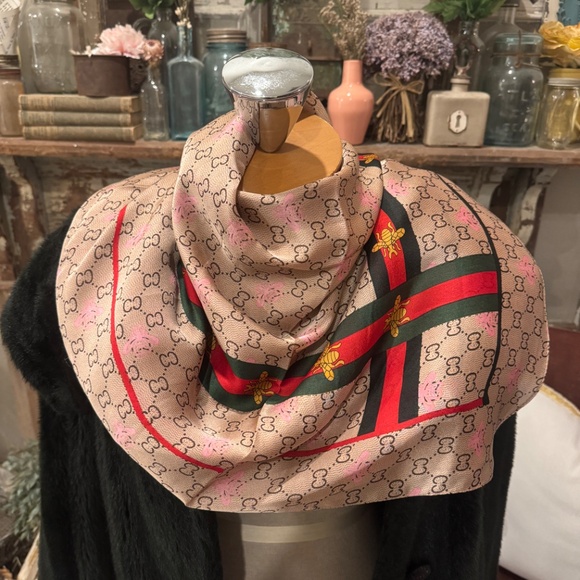 NWT DESIGNER INSPIRED BEE SCARF | LUXURY MONOGRAM FASHION NECK BAG PURSE SCARF - Picture 4 of 7